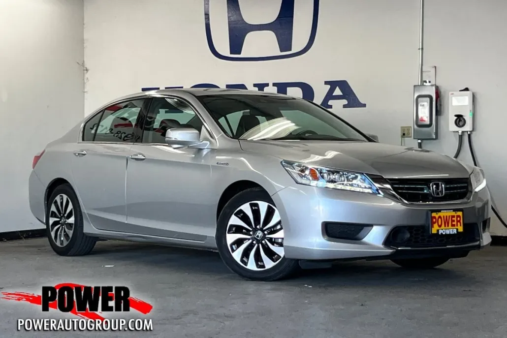 2015 Honda Accord Hybrid Touring photo 1