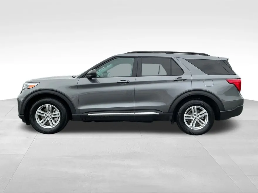 2023 Ford Explorer XLT photo 1