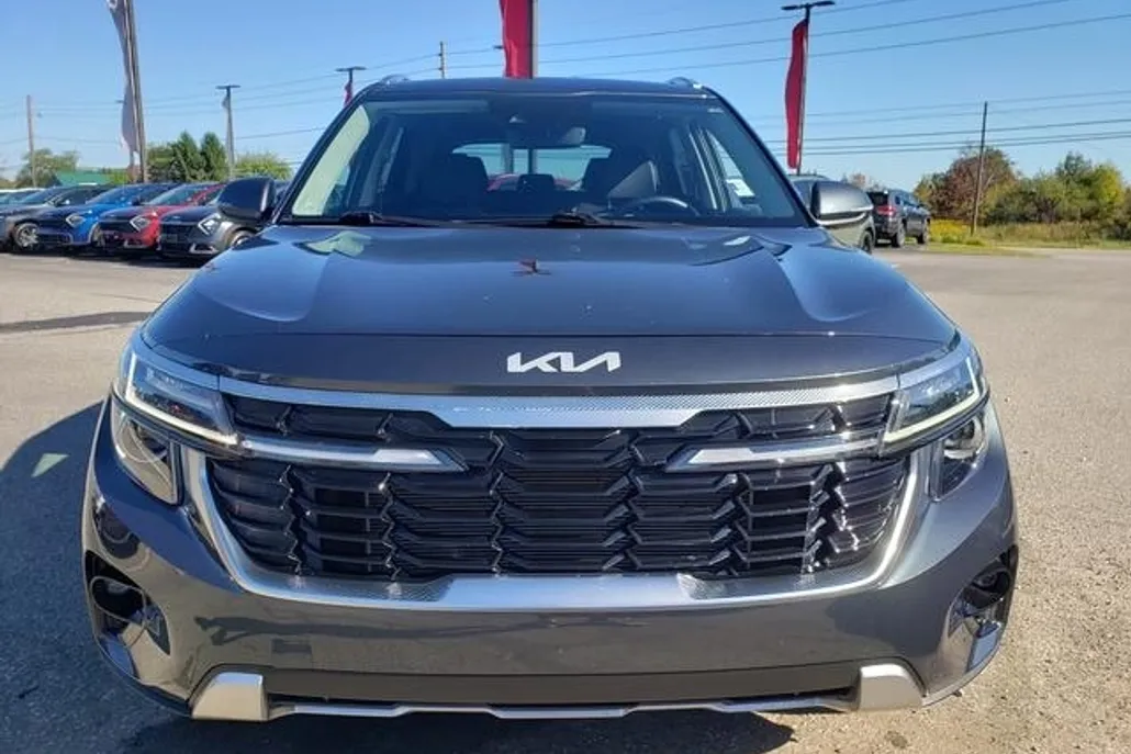 2024 Kia Seltos S photo 1