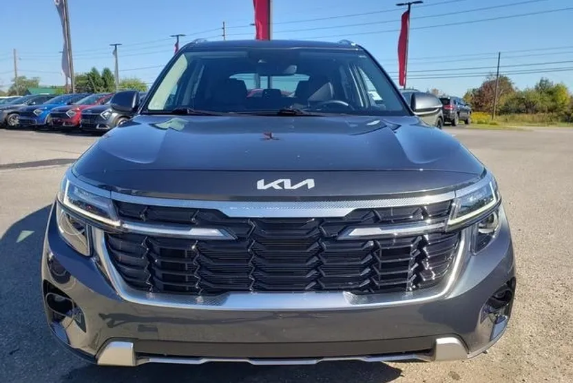 2024 Kia Seltos S photo 1