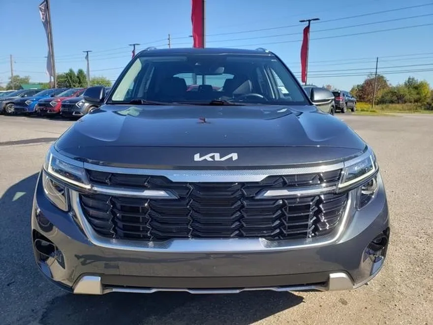 2024 Kia Seltos S photo 1