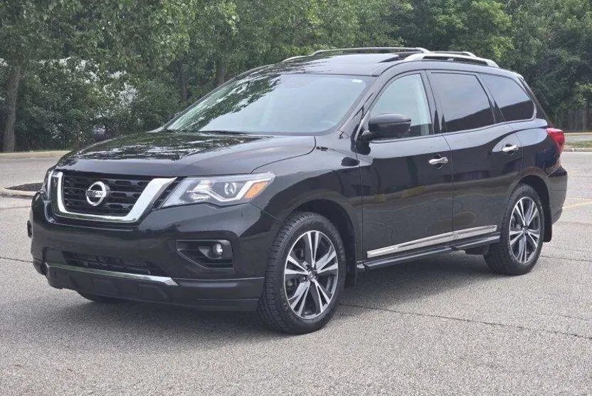 2020 Nissan Pathfinder Platinum photo 1