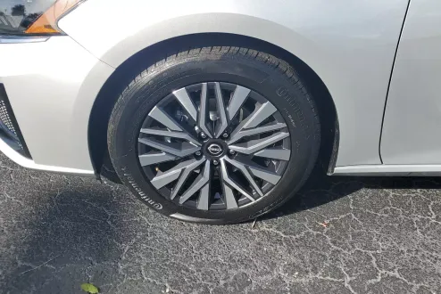 2024 Nissan Altima 2.5 SV photo 3