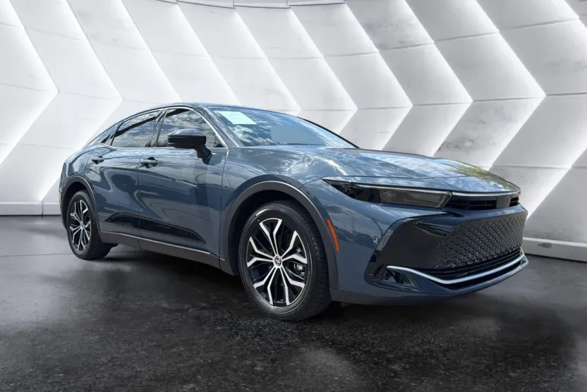 2025 Toyota Crown XLE photo 1