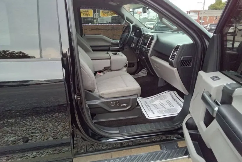 2017 Ford F-150 XLT photo 1
