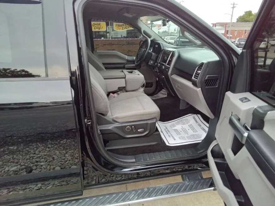 2017 Ford F-150 XLT photo 1