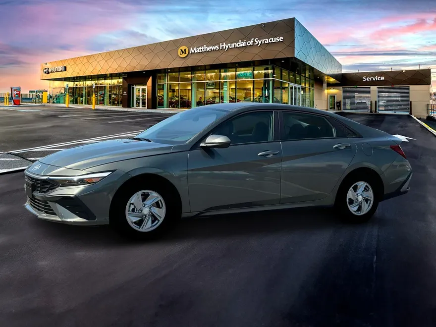 2025 Hyundai Elantra SE photo 1