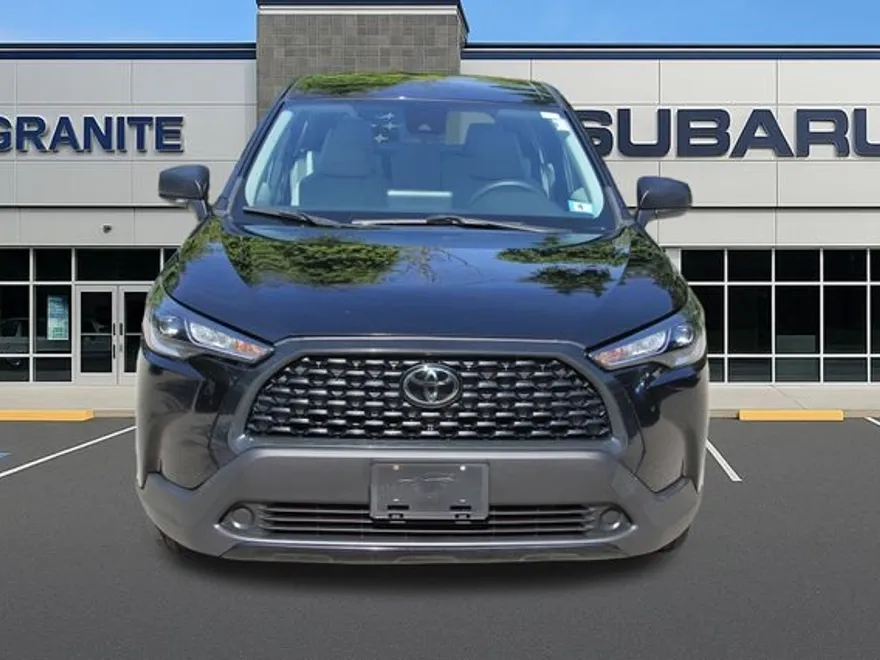 2022 Toyota Corolla Cross L photo 1