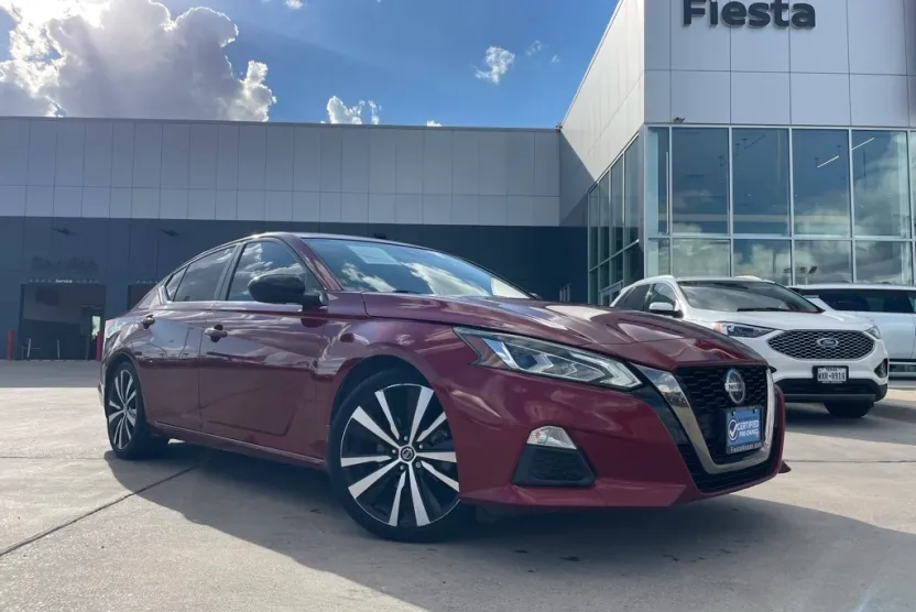 2022 Nissan Altima 2.5 SR photo 1