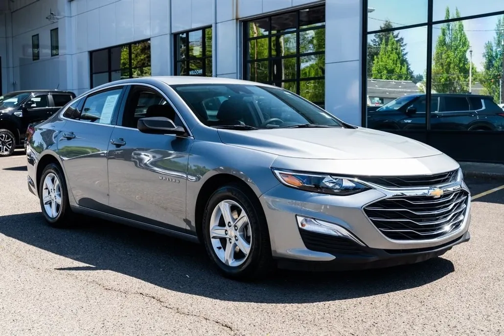 2023 Chevrolet Malibu LS photo 1