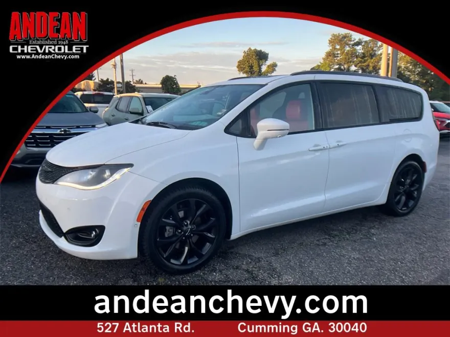 2020 Chrysler Pacifica Limited photo 1