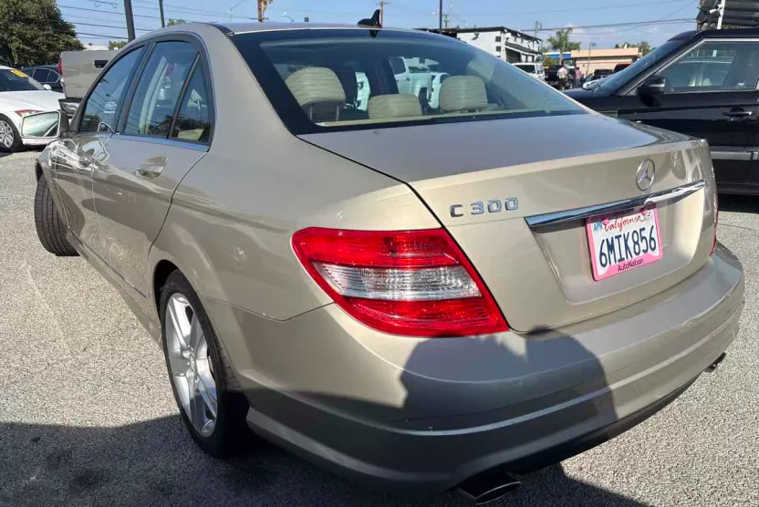 2010 Mercedes Benz C 300 Sport photo 1