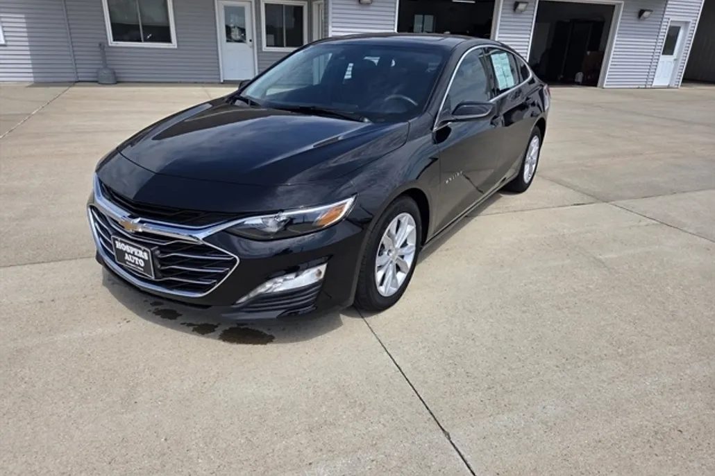2024 Chevrolet Malibu 1LT photo 1