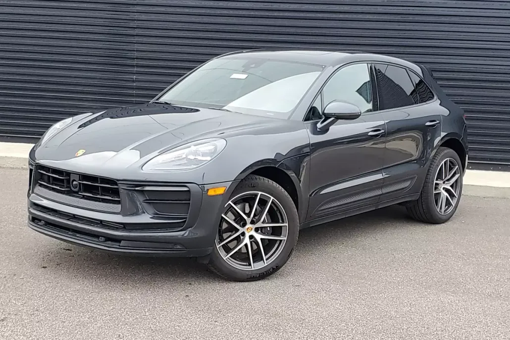2025 Porsche Macan photo 1