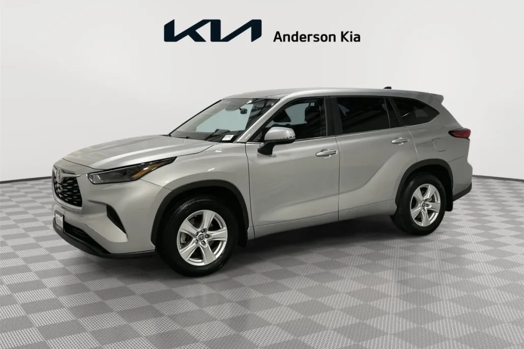 2023 Toyota Highlander L photo 1