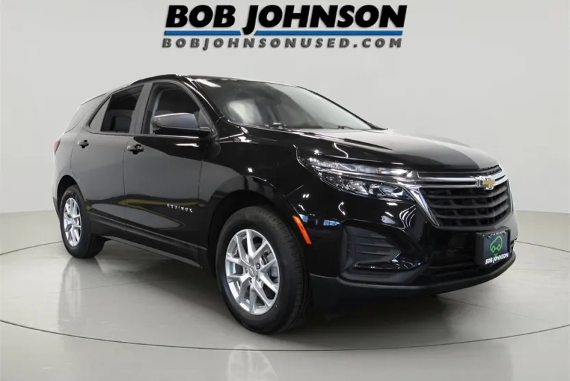 2023 Chevrolet Equinox LS photo 1