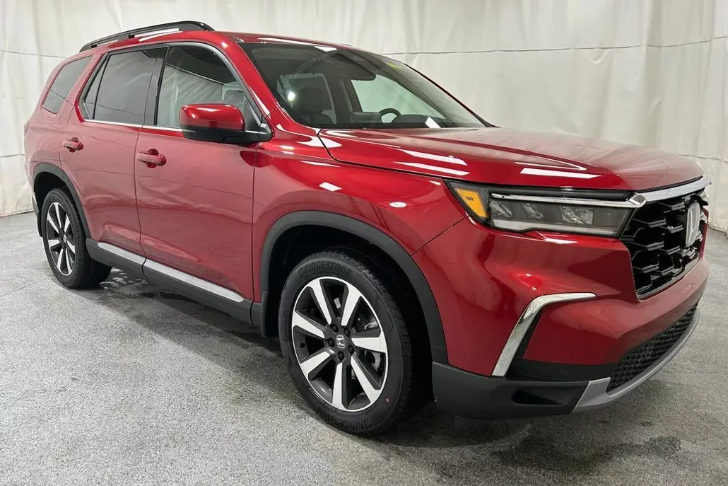 2025 Honda Pilot Touring photo 1