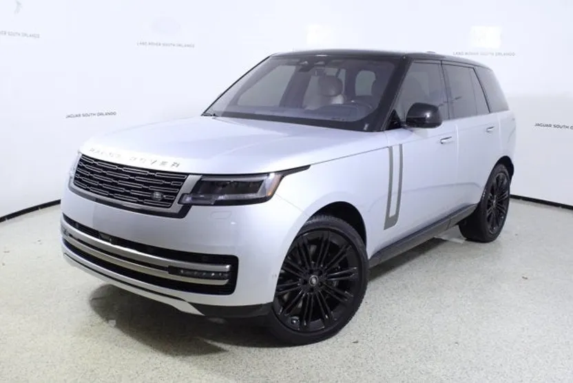 2023 Land Rover Range Rover SE photo 1