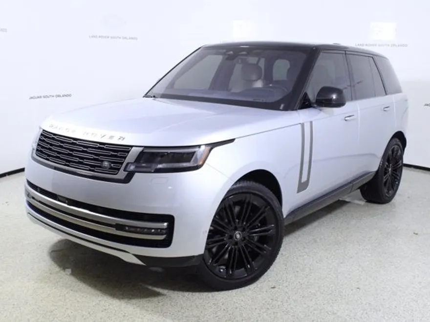 2023 Land Rover Range Rover SE photo 1