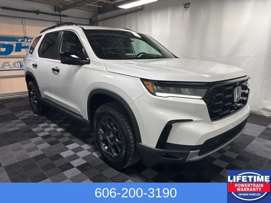 2025 Honda Pilot TrailSport photo 1