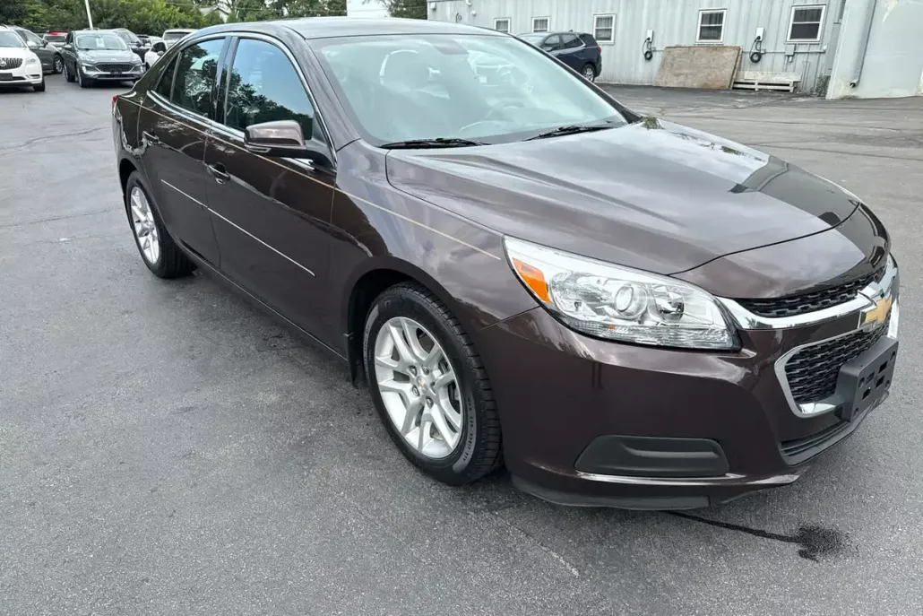 2015 Chevrolet Malibu 1LT photo 1