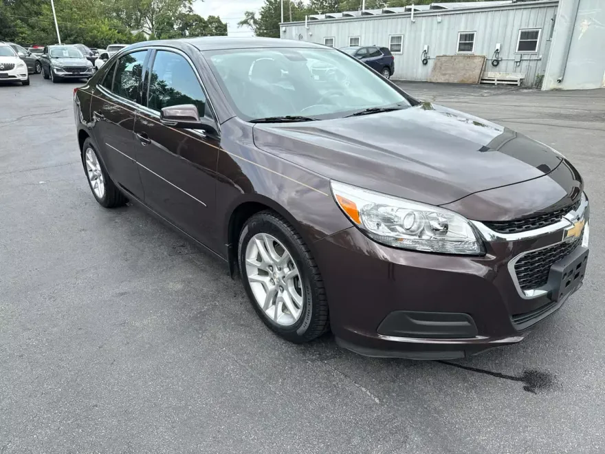 2015 Chevrolet Malibu 1LT photo 1