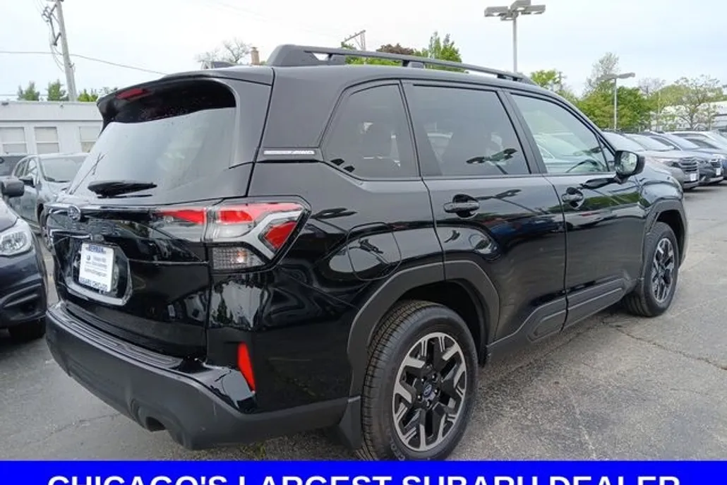 2025 Subaru Forester Premium photo 1