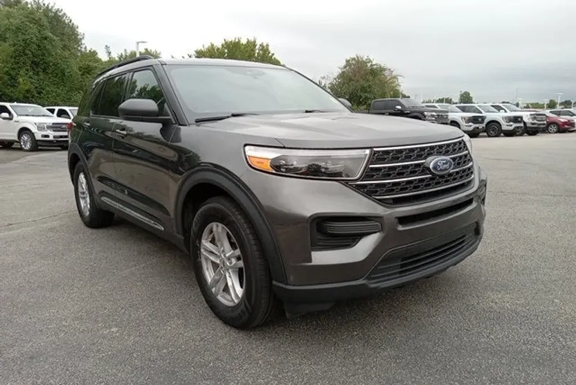 2020 Ford Explorer XLT photo 1