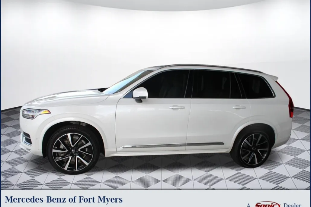 2024 Volvo XC90 Plus photo 1