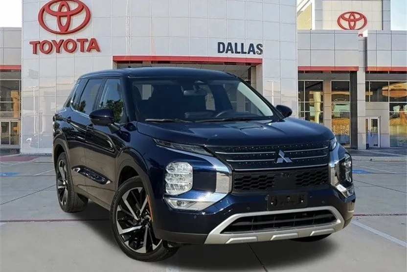 2023 Mitsubishi Outlander SE photo 1