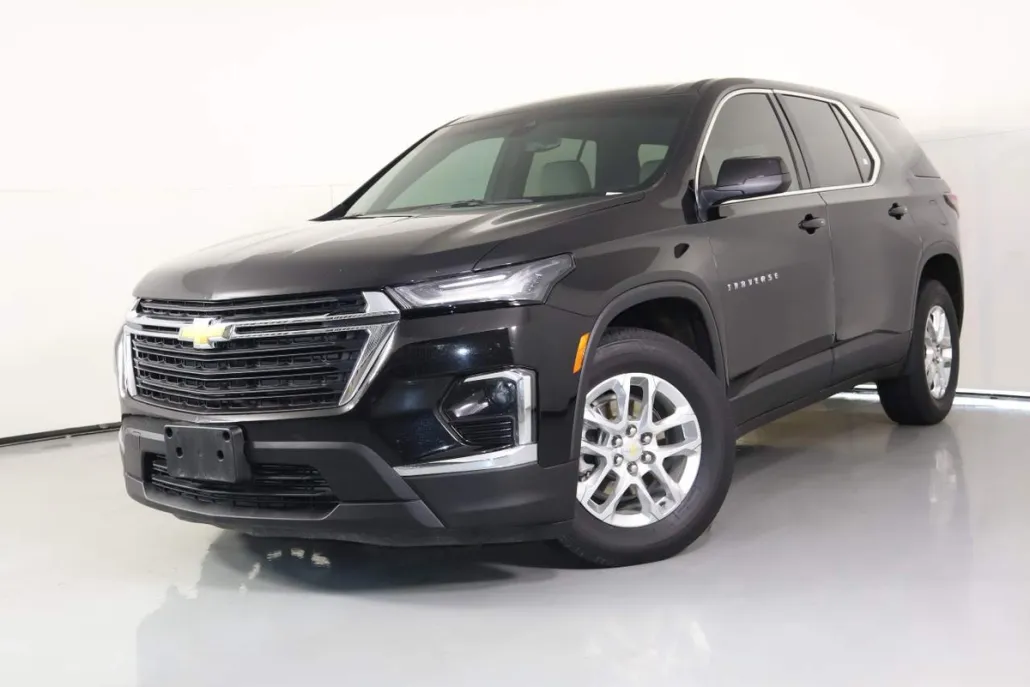 2023 Chevrolet Traverse LS photo 1