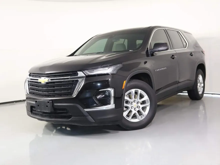 2023 Chevrolet Traverse LS photo 1