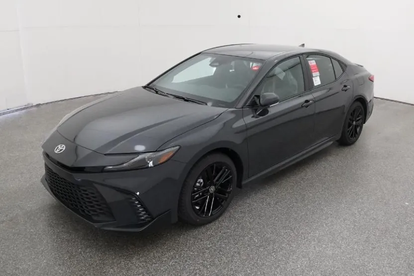 2025 Toyota Camry SE photo 1