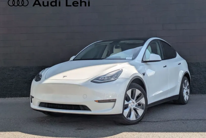 2020 Tesla Model Y Long Range photo 1