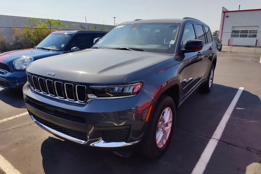 2023 Jeep Grand Cherokee Laredo photo 1