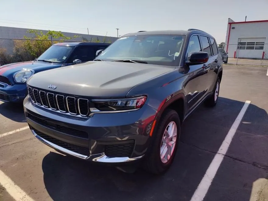 2023 Jeep Grand Cherokee Laredo photo 1