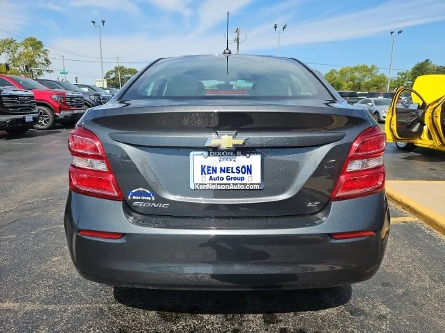 2020 Chevrolet Sonic LT photo 1