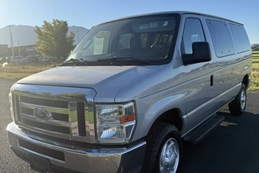 2011 Ford E-350 photo 1
