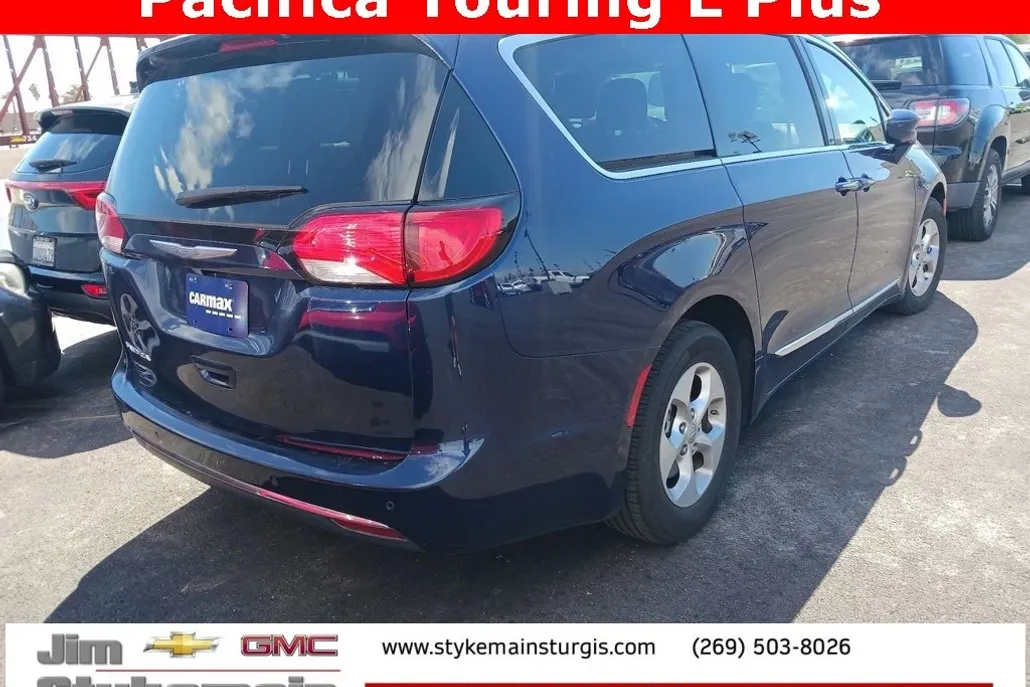 2017 Chrysler Pacifica Touring Plus photo 1
