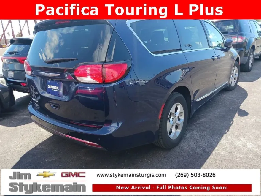 2017 Chrysler Pacifica Touring Plus photo 1