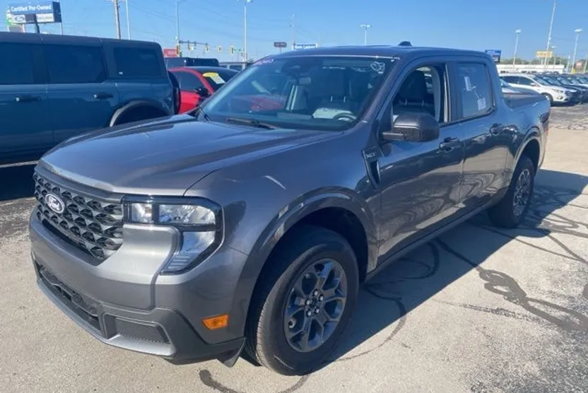 2025 Ford Maverick XLT photo 1