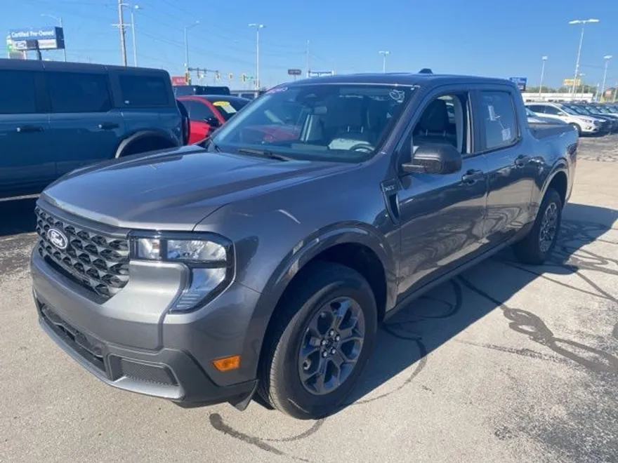 2025 Ford Maverick XLT photo 1