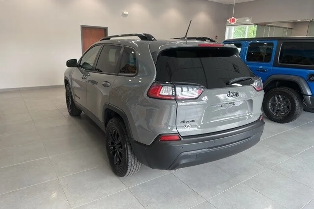 2023 Jeep Cherokee Altitude photo 1
