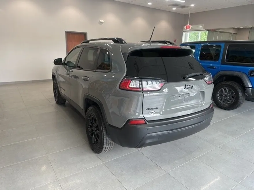 2023 Jeep Cherokee Altitude photo 1