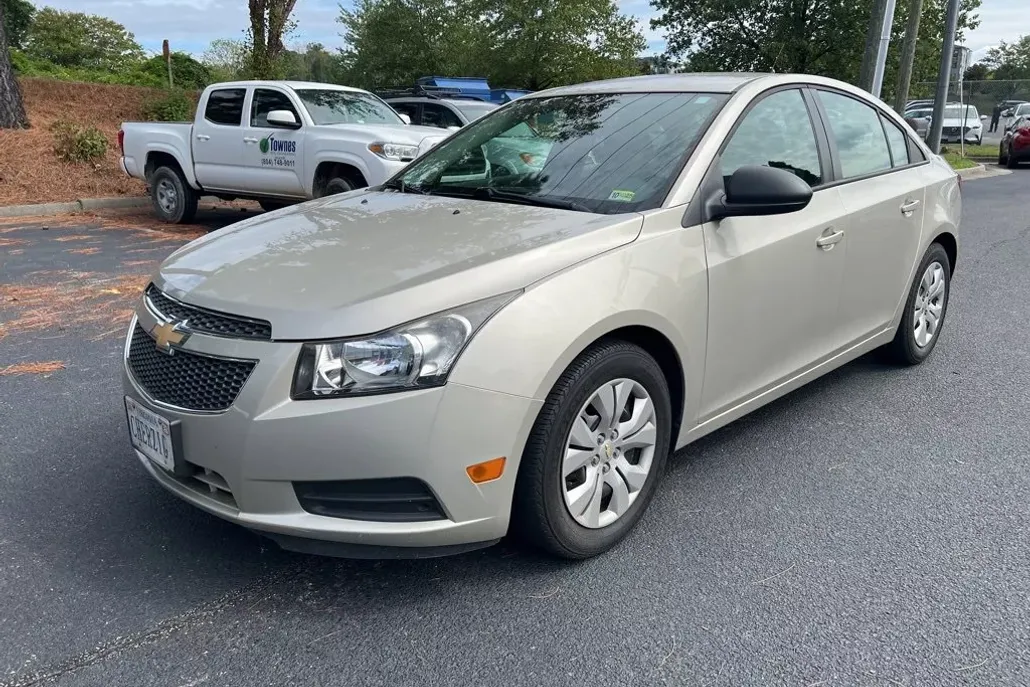 2014 Chevrolet Cruze LS photo 1
