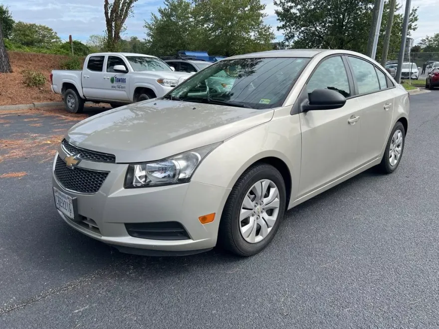 2014 Chevrolet Cruze LS photo 1