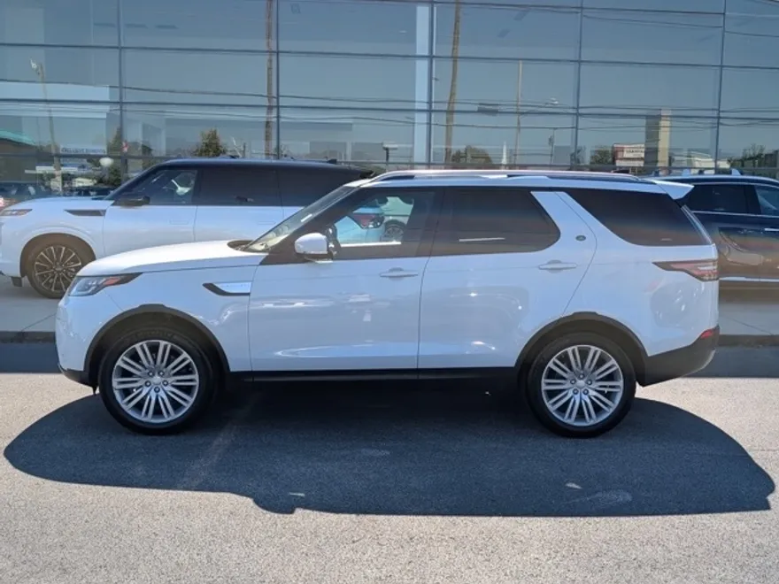2017 Land Rover Discovery HSE Luxury photo 1
