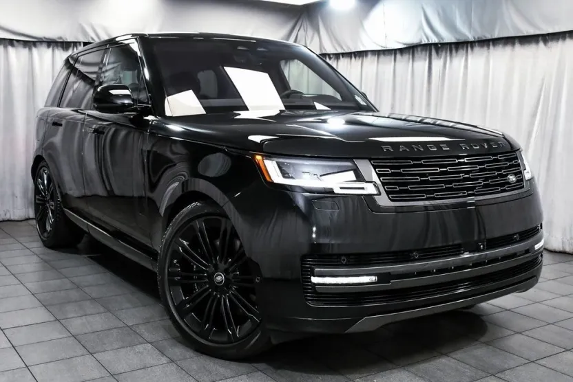 2023 Land Rover Range Rover SE photo 1