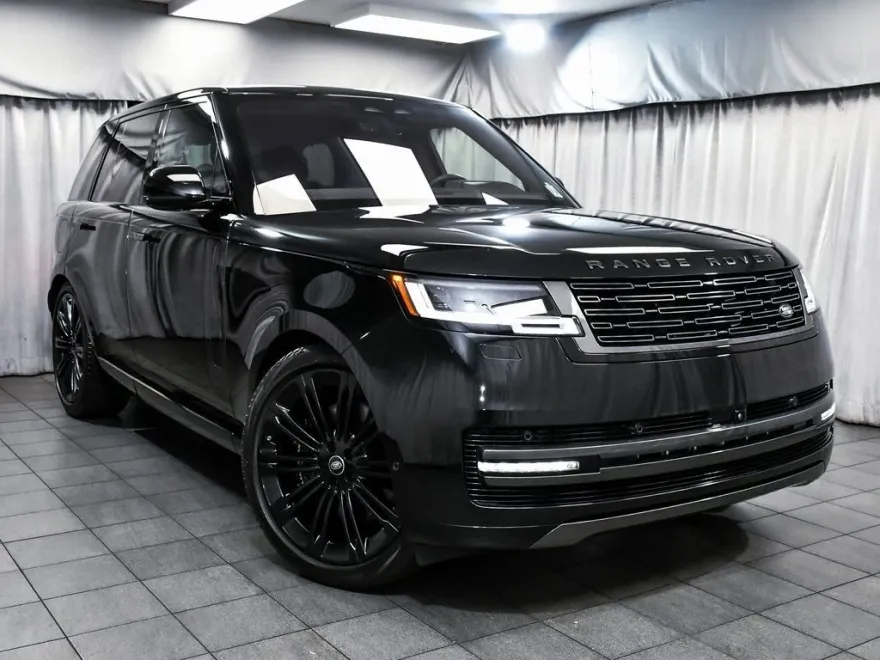 2023 Land Rover Range Rover SE photo 1
