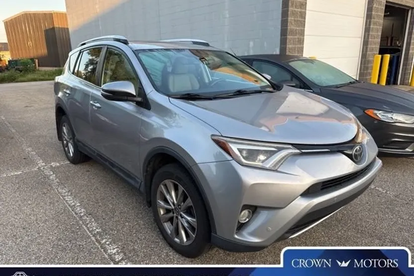 2016 Toyota RAV4 Limited photo 1